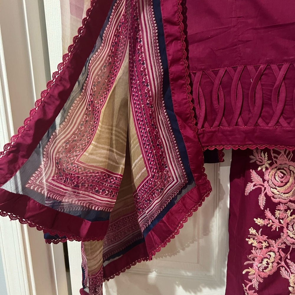 Pakistani Indian Designer Wear Summer Lawn - image 6